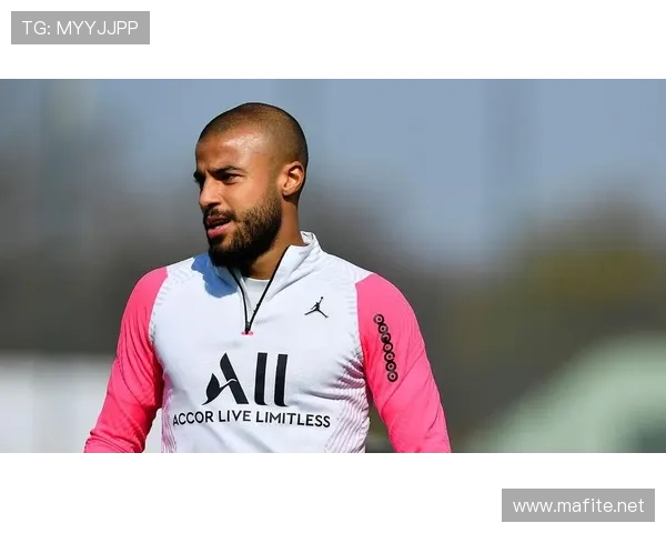 拉菲尼亚训练完顺手给老婆转了六位数零花钱