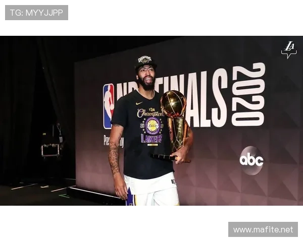 安东尼·戴维斯内线多样进攻提升湖人关键篮板控制力