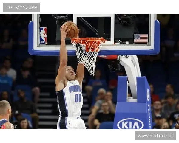 班恩无球跑动拉开空间，灰熊进攻效率显著提升