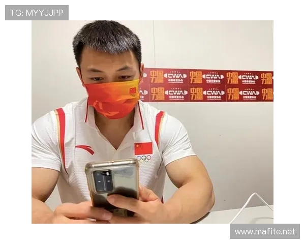 谌利军家里冰箱贴满训练计划，连牛奶保质期都按举重周期标